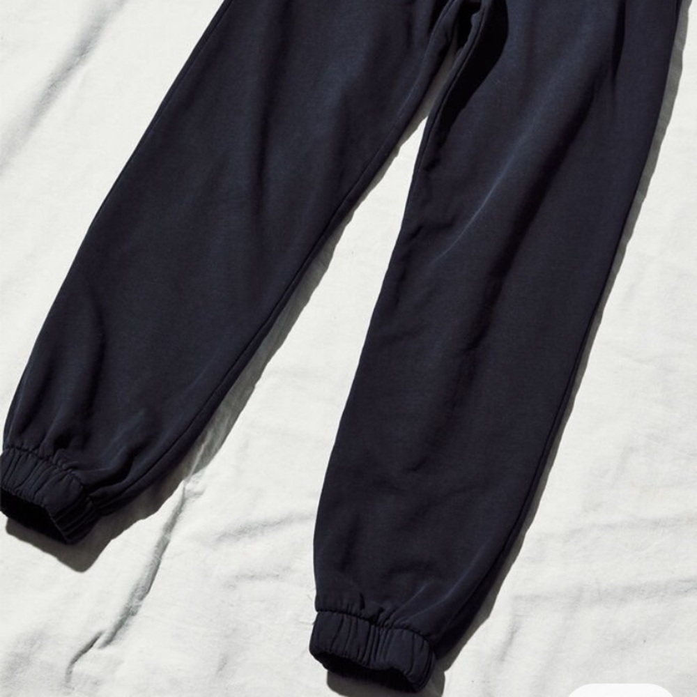 BRANDY MELVILLE ROSE SWEATPANTS - Picture 3 of 5